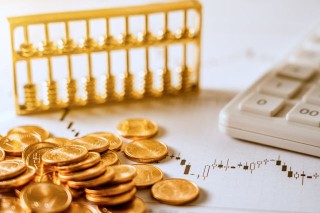 如何分析国际黄金股市的关联关系？这种关联关系有哪些特点？