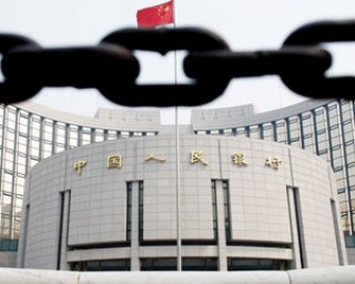 流动性波动率的正常范围如何确定？这个范围对市场有何意义？