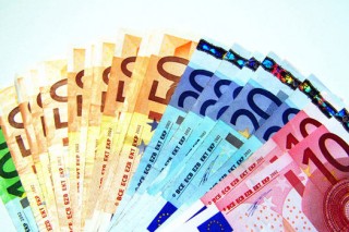 如何实现豆粕期货和期权对冲并理解其原理？对冲过程有哪些要点？