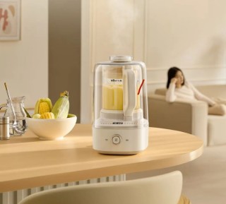 对话小熊电器海外事业部市场负责人钟宛芸：小家电品牌出海，如何用差异化对抗同质化和价格战？