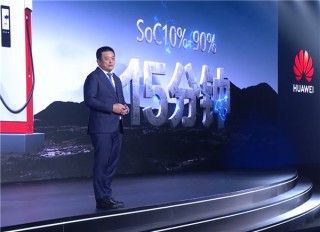 华为发布业界首个全液冷兆瓦快充：2400A电流15分钟持续输出