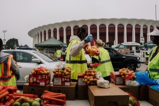 美政府“停摆”满月，民生经济双重承压