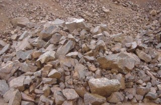 如何判断铁矿石的价格涨幅？这种涨幅如何反映市场行情？