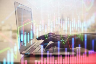 购买股票的考虑因素有哪些？这些因素如何影响投资决策？