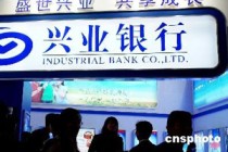 银行服务如何帮助投资者管理投资情绪？