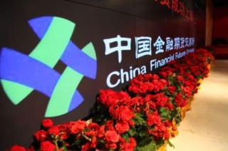 如何分析影响期货品种价格的因素？期货银受哪些因素影响？