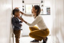 在美国养育一名子女至成年的花费已超30万美元