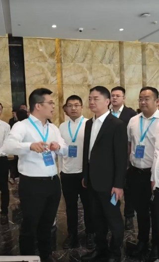 刘强东现身杭州，点京东外卖后称杭州是“美食之都”