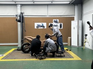 被称“摩托车圈雷军”，冠军张雪的飞驰人生