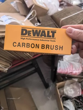 剃须刀、防晒霜都是冒牌货，8个团伙制假售假涉案1800万元被抓