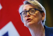 英国呼吁霍尔木兹海峡免费通行，并称黎巴嫩必须纳入伊朗停火协议