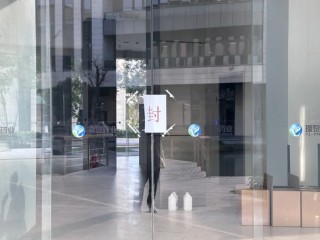 肿瘤药断供数月，患者“自费1万多元1瓶还买不到”！知名药企大门被贴封条，部分办公室已清空