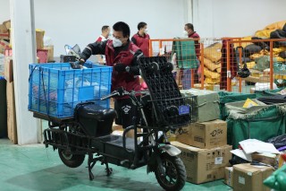 面临价格战单票收入承压，快递企业“求助”自动化