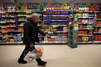 伊朗冲突不确定性笼罩前景，乐购扩大业绩预期区间