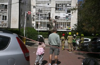 特朗普要伊朗无条件投降并拟由美国挑选该国领袖 国防巨头同意增产