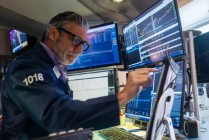 午盘：美股维持涨势 市场关注美国政府停摆事件进展