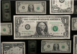 如何识别期权的主要类型？不同类型期权有何特点？