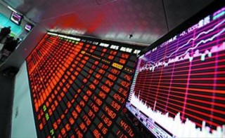 如何分析期权持仓pcr的变化？这种变化对市场有何预示？