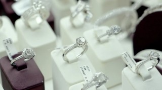 关税挡在前 钻石还能恒久远吗？