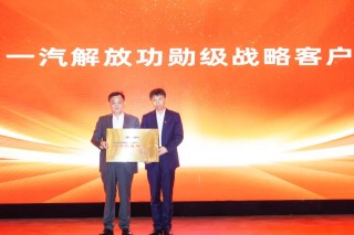 一汽解放重磅合作 10000台新能源子母车大单落地！