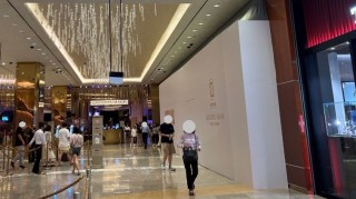 华尔街紧盯“老铺黄金”：高盛关注“6.27解禁”，大摩聚焦“海外首家门店”