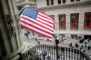 美国股市：标普500指数尾盘反攻收复盘中2%的跌幅 为2022年以来首次