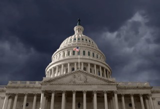 美参议院共和党法案重击风能和太阳能，却放过核能和地热能