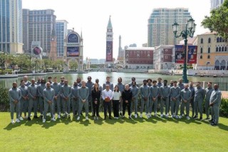 蔡崇信的球队，正在帮中国出海品牌“上篮”