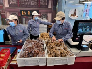 新春走基层・一线直击丨打卡北京隆福寺：一篮年货 喜乐相伴