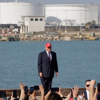 伊朗打击行动危及特朗普核心要务：低油价