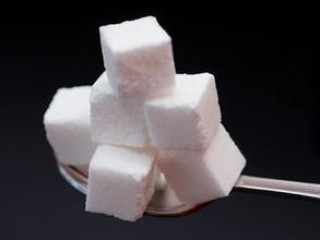 如何进行白糖期权的交易操作？这种操作的技巧有哪些？