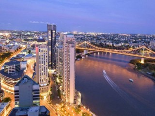 如何在金融投资场景中评估项目？评估标准有哪些局限性？