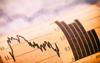 期权隐含波动率的高低如何衡量？这样的衡量标准有什么意义？