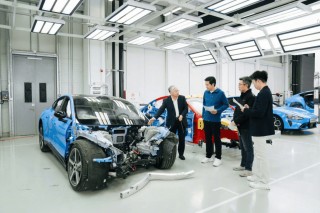 从特斯拉挖女高管，小米不再只靠雷军带货