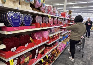 情人节遭遇“价签休克”：巧克力价格大幅飙升