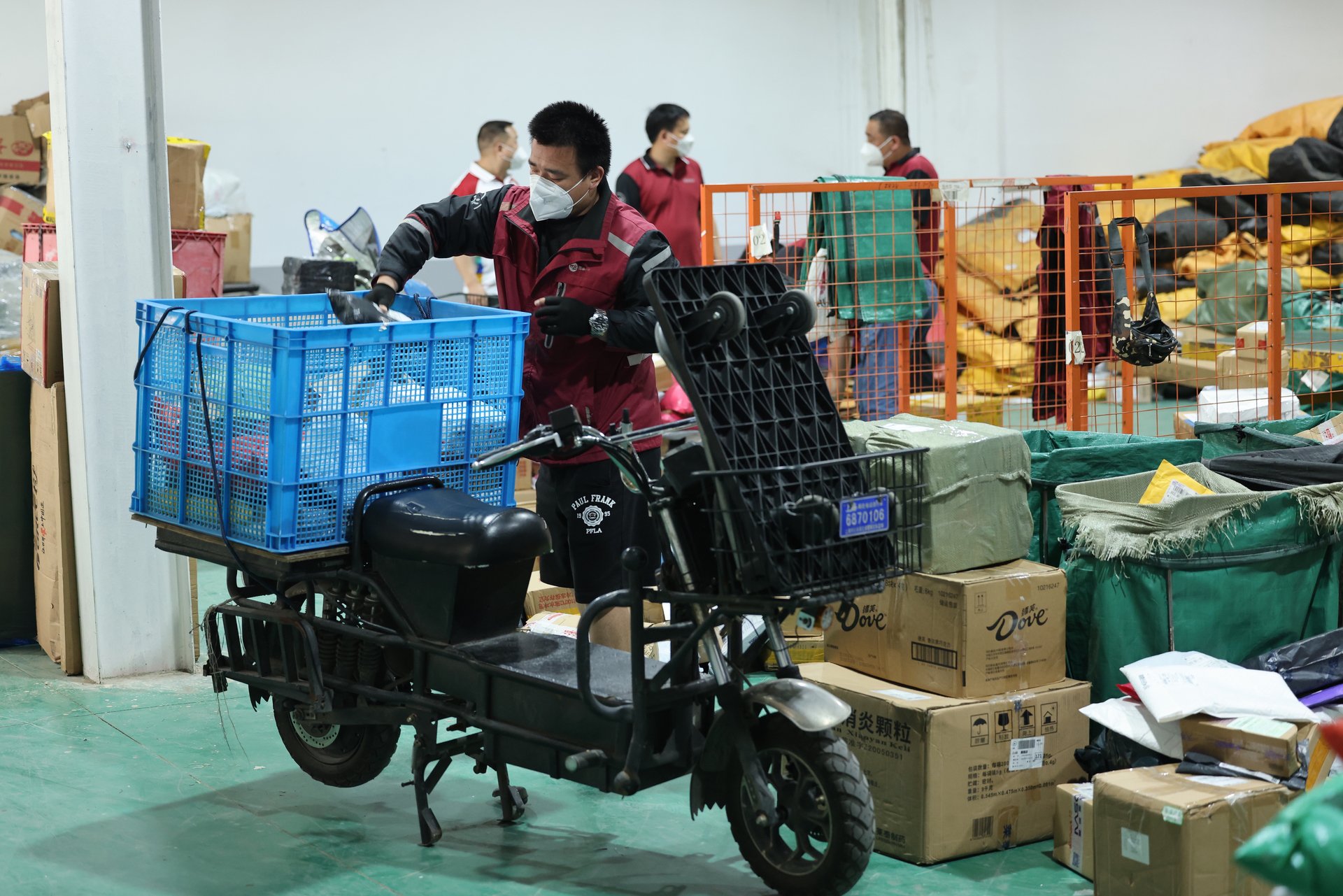 面临价格战单票收入承压，快递企业“求助”自动化  第1张