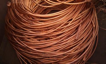 如何巧妙搭配铜吊灯以提升装饰效果？这种搭配方式的适用性如何？  第1张