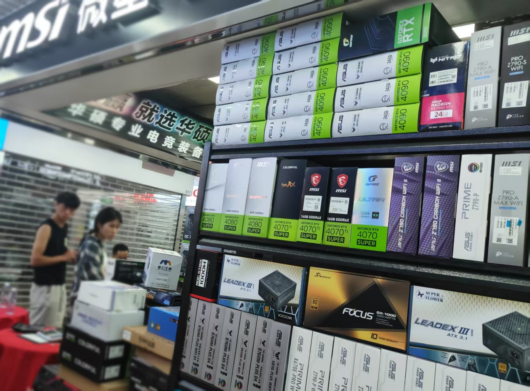 记者走访华强北:显卡一周涨价三、四百元,市场商家正常营业  第2张 记者走访华强北:显卡一周涨价三、四百元,市场商家正常营业  第2张