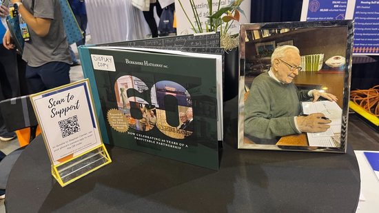 巴菲特称,公司 60 周年纪念册已售罄  第1张 巴菲特称,公司 60 周年纪念册已售罄  第1张