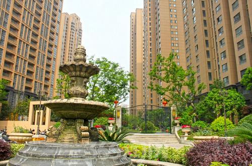 如何解决家居空间布局的局限性并实现功能优化？这种问题解决如何考虑建筑结构的特点？  第1张