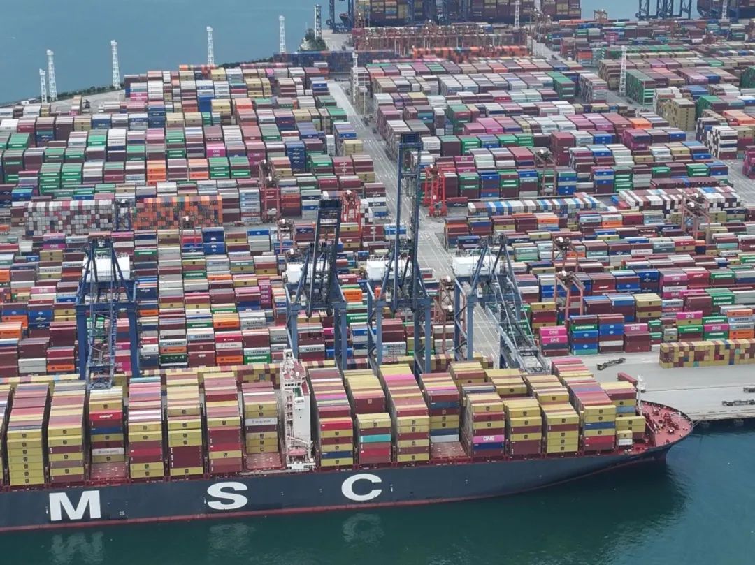 中美互降关税后,直击外贸一线:企业抢发货,货代频“爆单”,港口货运高峰或下周出现  第1张 中美互降关税后,直击外贸一线:企业抢发货,货代频“爆单”,港口货运高峰或下周出现  第1张