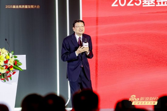 十张图看李大霄演讲“风格”:表情丰富、表述生动、互动活跃  第6张 十张图看李大霄演讲“风格”:表情丰富、表述生动、互动活跃  第6张