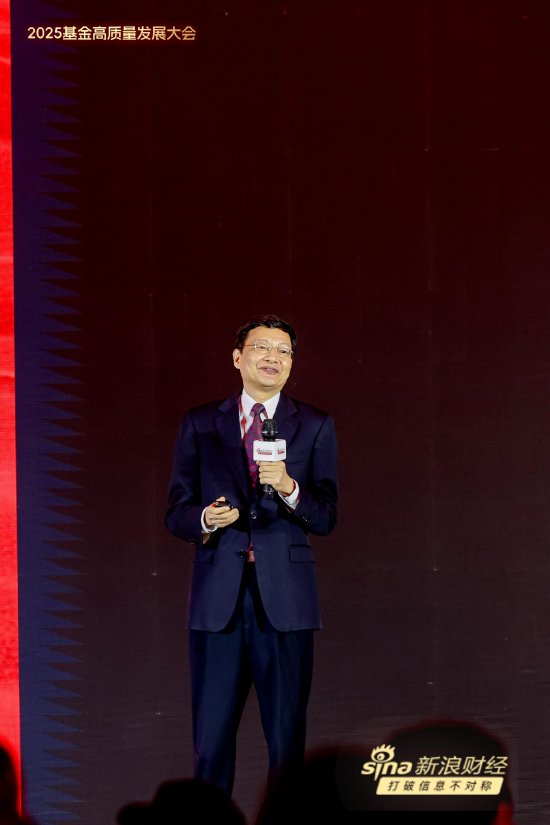 十张图看李大霄演讲“风格”:表情丰富、表述生动、互动活跃  第8张 十张图看李大霄演讲“风格”:表情丰富、表述生动、互动活跃  第8张