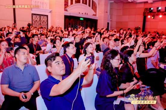 十张图看李大霄演讲“风格”:表情丰富、表述生动、互动活跃  第9张 十张图看李大霄演讲“风格”:表情丰富、表述生动、互动活跃  第9张