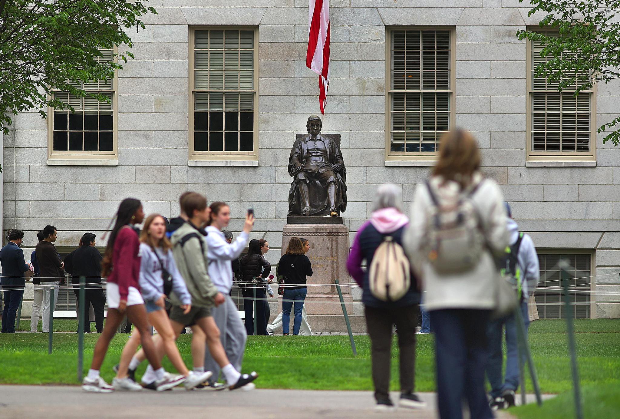 恐慌蔓延 哈佛国际学生不愿成为博弈的“棋子”  第1张 恐慌蔓延 哈佛国际学生不愿成为博弈的“棋子”  第1张