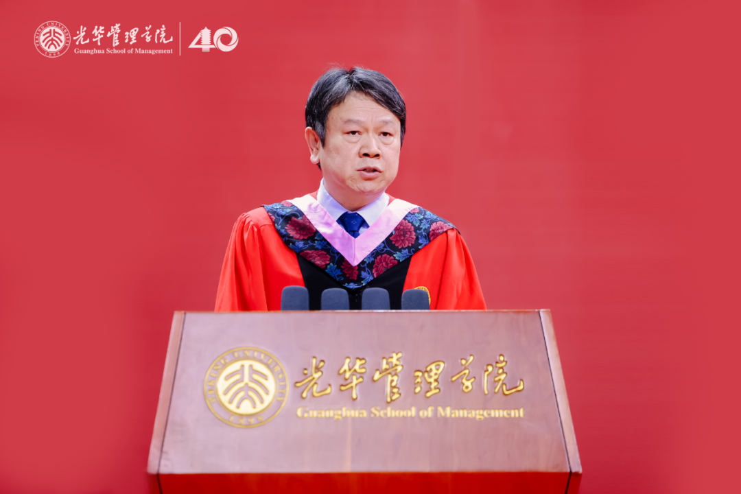 北大光华院长刘俏2025年毕业致辞:以“未名”之名,做一个自己尊重的人  第1张 北大光华院长刘俏2025年毕业致辞:以“未名”之名,做一个自己尊重的人  第1张