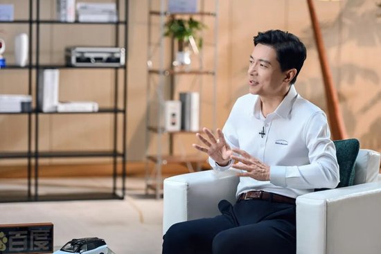 李彦宏：AI不应该像人，AI跟人从来不是一个物种  第3张