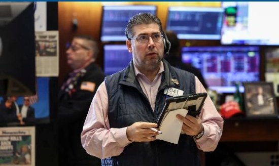 盘前：纳指期货涨0.18% 11月就业人数意外下降  第1张