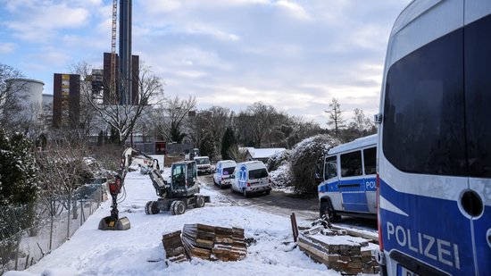 柏林爆发人工智能与气候危机抗议 致数万户家庭断电  第1张