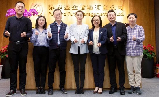 我朋友说，她是最美的公募基金女高管  第2张